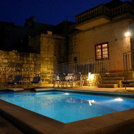 Sylvia' S Millhouse Villa Kerċem Екстериор снимка