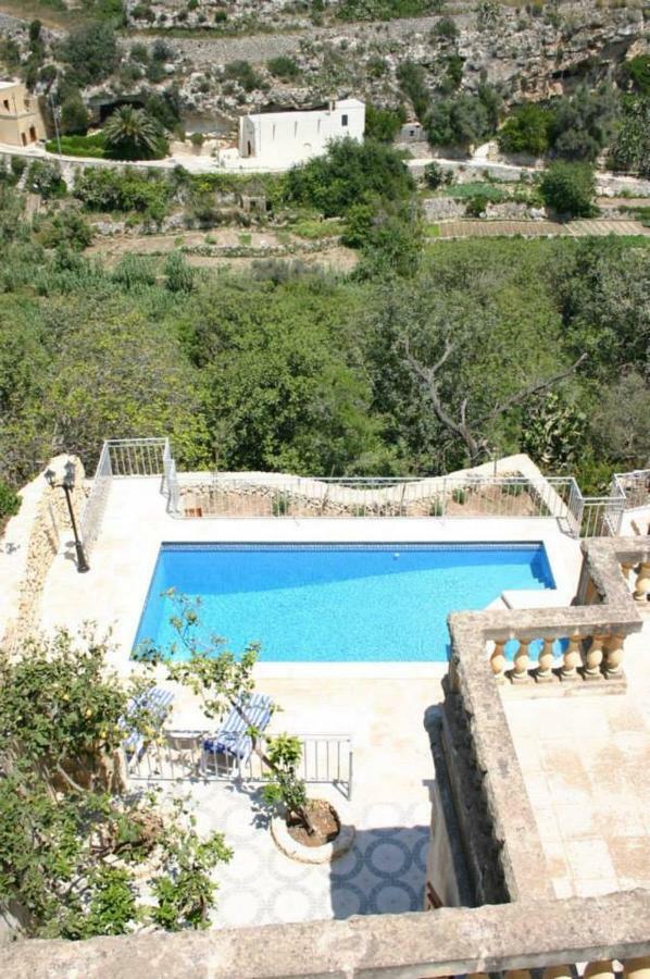 Sylvia' S Millhouse Villa Kerċem Екстериор снимка