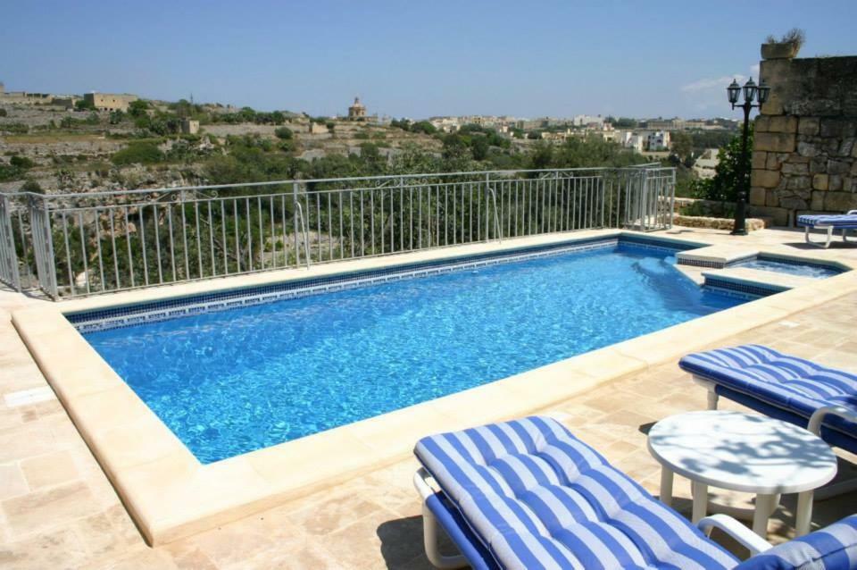 Sylvia' S Millhouse Villa Kerċem Екстериор снимка